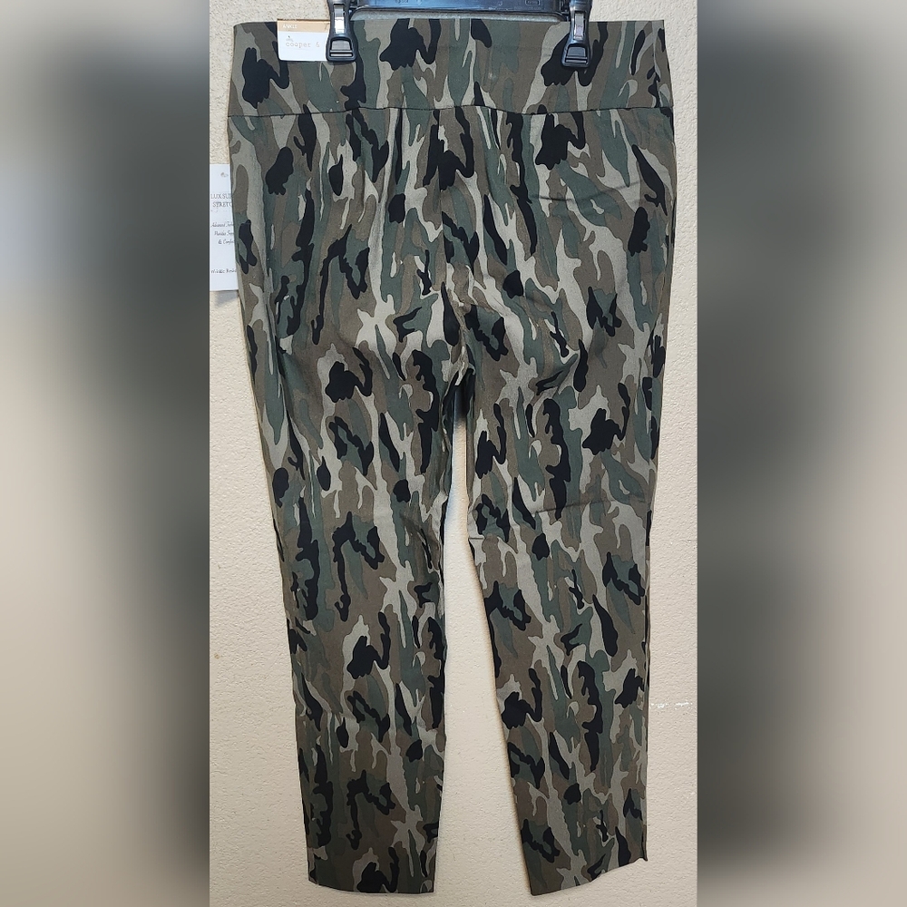 Cooper & Ella Women's Super Stretch Wrinkle Resistant Camouflage Pants Size 10 - Picture 2 of 10